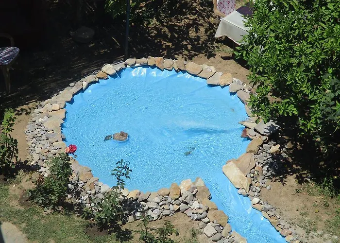 Mandarin Beach Hotel *