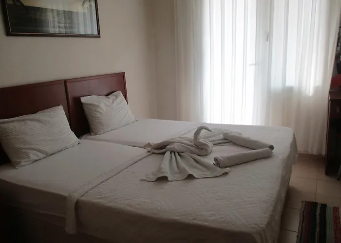 Mandarin Beach Hotel *