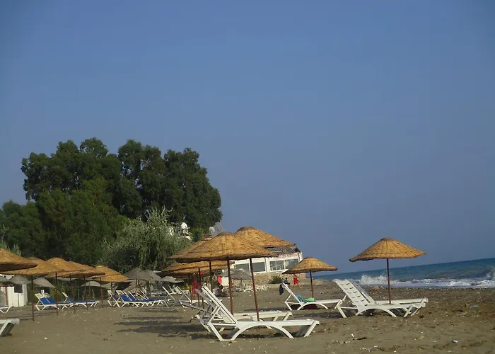 Mandarin Beach Hotel *