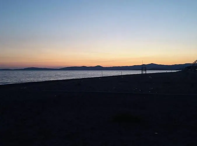 Mandarin Beach Hotel *