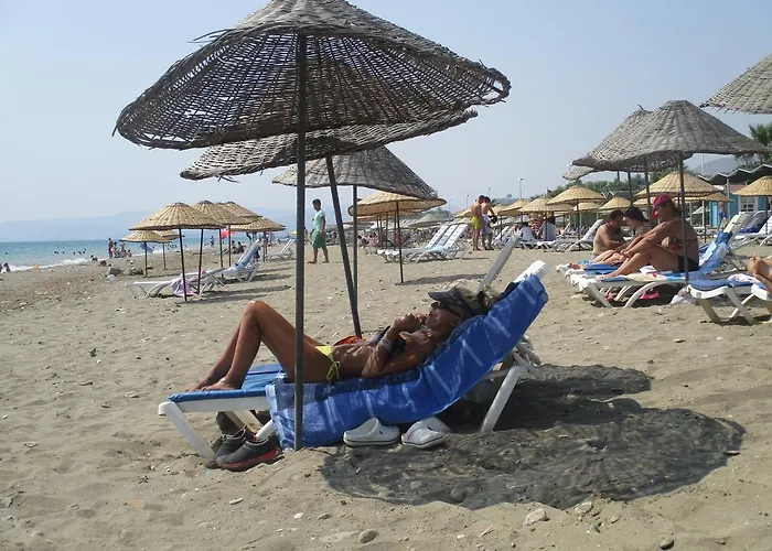 Mandarin Beach Hotel *